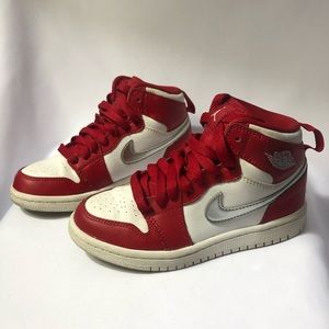 Nike Air Jordan 1 Retro Mid Sneakers